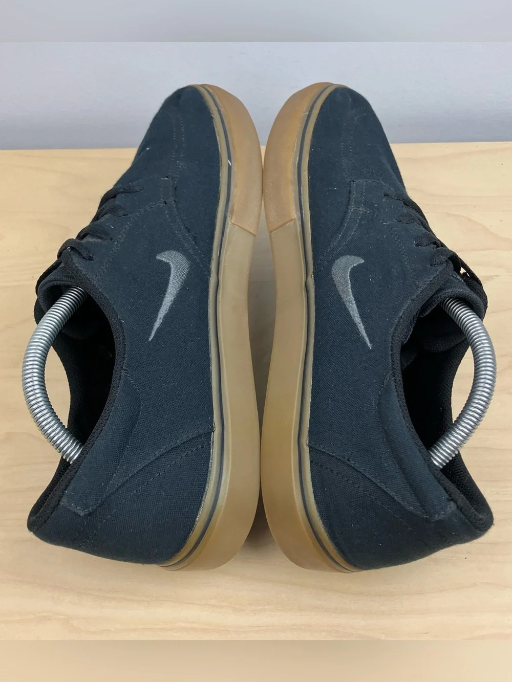 Nike Men’s Size 11.5 SB Clutch Black Canvas Gum Low Top Athletic Skate Shoes